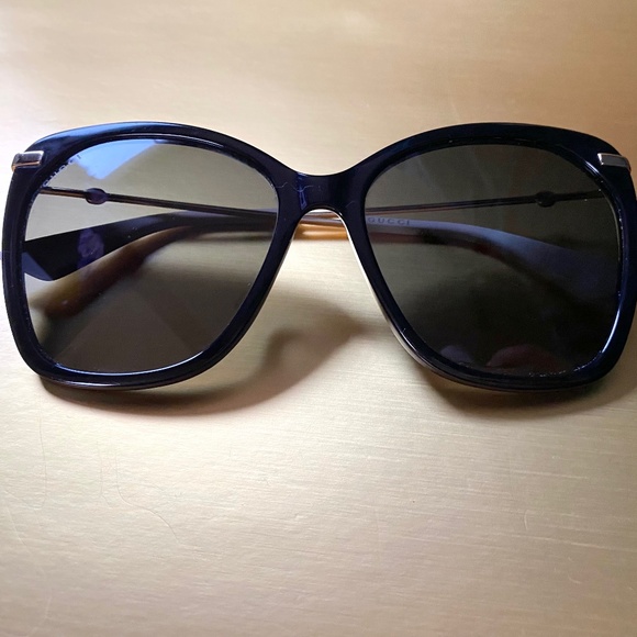 GUCCI Black Rim and Black lens sunglasses with Beige and Gold temples and detail - Picture 1 of 4